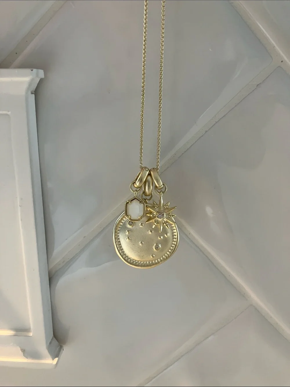 Kendra Scott Gemini Zodiac Charm Necklace Set - Gold (Never Worn) - Picture 1 of 8
